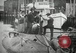 Immagine di Stantuffo sottomarino classe sparare un siluro New Suffolk New York USA, 1904, secondo 26 filmato di repertorio 65675027950