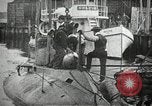 Immagine di Stantuffo sottomarino classe sparare un siluro New Suffolk New York USA, 1904, secondo 27 filmato di repertorio 65675027950