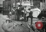 Immagine di Stantuffo sottomarino classe sparare un siluro New Suffolk New York USA, 1904, secondo 28 filmato di repertorio 65675027950