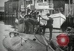 Immagine di Stantuffo sottomarino classe sparare un siluro New Suffolk New York USA, 1904, secondo 31 filmato di repertorio 65675027950