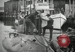Immagine di Stantuffo sottomarino classe sparare un siluro New Suffolk New York USA, 1904, secondo 33 filmato di repertorio 65675027950