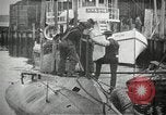 Immagine di Stantuffo sottomarino classe sparare un siluro New Suffolk New York USA, 1904, secondo 34 filmato di repertorio 65675027950