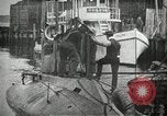 Immagine di Stantuffo sottomarino classe sparare un siluro New Suffolk New York USA, 1904, secondo 35 filmato di repertorio 65675027950