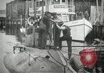 Immagine di Stantuffo sottomarino classe sparare un siluro New Suffolk New York USA, 1904, secondo 37 filmato di repertorio 65675027950