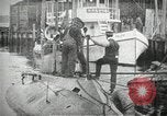 Immagine di Stantuffo sottomarino classe sparare un siluro New Suffolk New York USA, 1904, secondo 38 filmato di repertorio 65675027950
