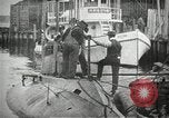 Immagine di Stantuffo sottomarino classe sparare un siluro New Suffolk New York USA, 1904, secondo 40 filmato di repertorio 65675027950
