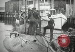 Immagine di Stantuffo sottomarino classe sparare un siluro New Suffolk New York USA, 1904, secondo 43 filmato di repertorio 65675027950