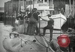 Immagine di Stantuffo sottomarino classe sparare un siluro New Suffolk New York USA, 1904, secondo 44 filmato di repertorio 65675027950