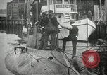 Immagine di Stantuffo sottomarino classe sparare un siluro New Suffolk New York USA, 1904, secondo 47 filmato di repertorio 65675027950