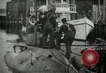 Immagine di Stantuffo sottomarino classe sparare un siluro New Suffolk New York USA, 1904, secondo 52 filmato di repertorio 65675027950