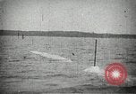 Immagine di Stantuffo sottomarino classe sparare un siluro New Suffolk New York USA, 1904, secondo 56 filmato di repertorio 65675027950