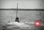 Image plongeur sous-marin de classe à l'essai à Electric Boat Company New Suffolk New York United States USA, 1904, de la seconde 8 séquences d'archives historiques vidéo 65675027951