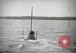 Image plongeur sous-marin de classe à l'essai à Electric Boat Company New Suffolk New York United States USA, 1904, de la seconde 11 séquences d'archives historiques vidéo 65675027951