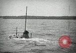 Image plongeur sous-marin de classe à l'essai à Electric Boat Company New Suffolk New York United States USA, 1904, de la seconde 15 séquences d'archives historiques vidéo 65675027951