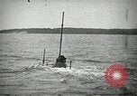 Image plongeur sous-marin de classe à l'essai à Electric Boat Company New Suffolk New York United States USA, 1904, de la seconde 17 séquences d'archives historiques vidéo 65675027951