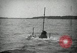 Image plongeur sous-marin de classe à l'essai à Electric Boat Company New Suffolk New York United States USA, 1904, de la seconde 25 séquences d'archives historiques vidéo 65675027951