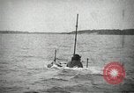Image plongeur sous-marin de classe à l'essai à Electric Boat Company New Suffolk New York United States USA, 1904, de la seconde 28 séquences d'archives historiques vidéo 65675027951
