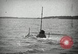 Image plongeur sous-marin de classe à l'essai à Electric Boat Company New Suffolk New York United States USA, 1904, de la seconde 29 séquences d'archives historiques vidéo 65675027951