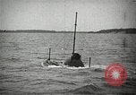 Image plongeur sous-marin de classe à l'essai à Electric Boat Company New Suffolk New York United States USA, 1904, de la seconde 32 séquences d'archives historiques vidéo 65675027951