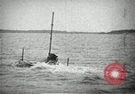 Image plongeur sous-marin de classe à l'essai à Electric Boat Company New Suffolk New York United States USA, 1904, de la seconde 35 séquences d'archives historiques vidéo 65675027951