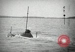 Image plongeur sous-marin de classe à l'essai à Electric Boat Company New Suffolk New York United States USA, 1904, de la seconde 36 séquences d'archives historiques vidéo 65675027951