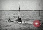 Image plongeur sous-marin de classe à l'essai à Electric Boat Company New Suffolk New York United States USA, 1904, de la seconde 39 séquences d'archives historiques vidéo 65675027951