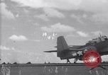 Standbild TBF Flugzeuge Nasen auf Deck der USS Bunker Hill Pacific Theater, 1944, aus Sekunde 1 historischem Filmmaterial Videoclip 65675027957