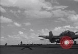Standbild TBF Flugzeuge Nasen auf Deck der USS Bunker Hill Pacific Theater, 1944, aus Sekunde 5 historischem Filmmaterial Videoclip 65675027957