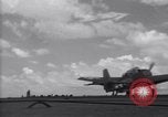 Standbild TBF Flugzeuge Nasen auf Deck der USS Bunker Hill Pacific Theater, 1944, aus Sekunde 6 historischem Filmmaterial Videoclip 65675027957