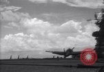 Standbild TBF Flugzeuge Nasen auf Deck der USS Bunker Hill Pacific Theater, 1944, aus Sekunde 19 historischem Filmmaterial Videoclip 65675027957