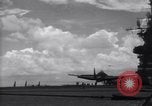 Standbild TBF Flugzeuge Nasen auf Deck der USS Bunker Hill Pacific Theater, 1944, aus Sekunde 20 historischem Filmmaterial Videoclip 65675027957