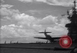 Standbild TBF Flugzeuge Nasen auf Deck der USS Bunker Hill Pacific Theater, 1944, aus Sekunde 22 historischem Filmmaterial Videoclip 65675027957