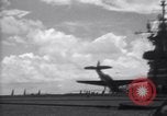 Standbild TBF Flugzeuge Nasen auf Deck der USS Bunker Hill Pacific Theater, 1944, aus Sekunde 23 historischem Filmmaterial Videoclip 65675027957