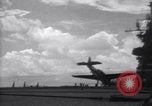 Standbild TBF Flugzeuge Nasen auf Deck der USS Bunker Hill Pacific Theater, 1944, aus Sekunde 26 historischem Filmmaterial Videoclip 65675027957