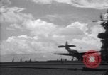 Standbild TBF Flugzeuge Nasen auf Deck der USS Bunker Hill Pacific Theater, 1944, aus Sekunde 28 historischem Filmmaterial Videoclip 65675027957