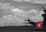 Standbild TBF Flugzeuge Nasen auf Deck der USS Bunker Hill Pacific Theater, 1944, aus Sekunde 29 historischem Filmmaterial Videoclip 65675027957