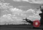 Standbild TBF Flugzeuge Nasen auf Deck der USS Bunker Hill Pacific Theater, 1944, aus Sekunde 30 historischem Filmmaterial Videoclip 65675027957