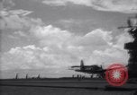 Standbild TBF Flugzeuge Nasen auf Deck der USS Bunker Hill Pacific Theater, 1944, aus Sekunde 32 historischem Filmmaterial Videoclip 65675027957