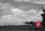 Standbild TBF Flugzeuge Nasen auf Deck der USS Bunker Hill Pacific Theater, 1944, aus Sekunde 33 historischem Filmmaterial Videoclip 65675027957
