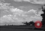 Standbild TBF Flugzeuge Nasen auf Deck der USS Bunker Hill Pacific Theater, 1944, aus Sekunde 34 historischem Filmmaterial Videoclip 65675027957