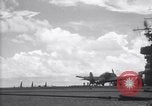 Standbild TBF Flugzeuge Nasen auf Deck der USS Bunker Hill Pacific Theater, 1944, aus Sekunde 37 historischem Filmmaterial Videoclip 65675027957