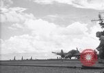 Standbild TBF Flugzeuge Nasen auf Deck der USS Bunker Hill Pacific Theater, 1944, aus Sekunde 38 historischem Filmmaterial Videoclip 65675027957