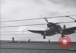 Image F4U avion a l'atterrissage mésaventure le USS Bunker Hill théâtre du Pacifique, 1944, de la seconde 3 séquences d'archives historiques vidéo 65675027960