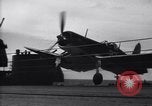 Image F4U avion a l'atterrissage mésaventure le USS Bunker Hill théâtre du Pacifique, 1944, de la seconde 6 séquences d'archives historiques vidéo 65675027960