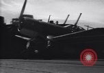 Image F4U avion a l'atterrissage mésaventure le USS Bunker Hill théâtre du Pacifique, 1944, de la seconde 8 séquences d'archives historiques vidéo 65675027960