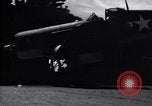 Image F4U avion a l'atterrissage mésaventure le USS Bunker Hill théâtre du Pacifique, 1944, de la seconde 10 séquences d'archives historiques vidéo 65675027960
