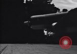 Image F4U avion a l'atterrissage mésaventure le USS Bunker Hill théâtre du Pacifique, 1944, de la seconde 13 séquences d'archives historiques vidéo 65675027960