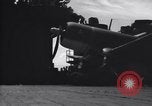 Image F4U avion a l'atterrissage mésaventure le USS Bunker Hill théâtre du Pacifique, 1944, de la seconde 17 séquences d'archives historiques vidéo 65675027960