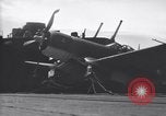 Image F4U avion a l'atterrissage mésaventure le USS Bunker Hill théâtre du Pacifique, 1944, de la seconde 30 séquences d'archives historiques vidéo 65675027960