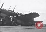Image F4U avion a l'atterrissage mésaventure le USS Bunker Hill théâtre du Pacifique, 1944, de la seconde 32 séquences d'archives historiques vidéo 65675027960